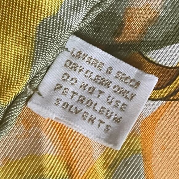 Gucci Square Silk Scarf with Logo floral & equestrian Designs Vintage 90 CM - Picture 6 of 10